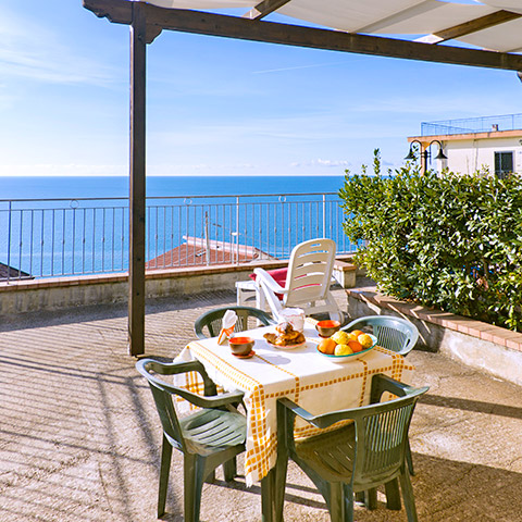 The terrace with sea view of the Sole apartment
